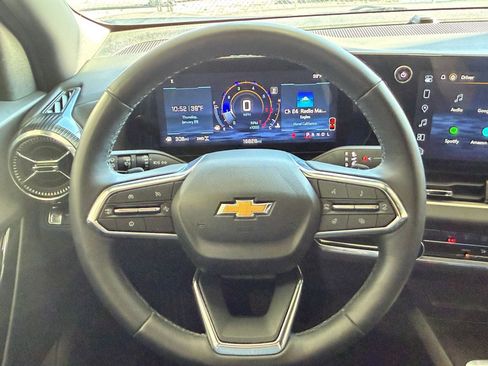 Used 2025 Chevrolet Equinox LT image 25