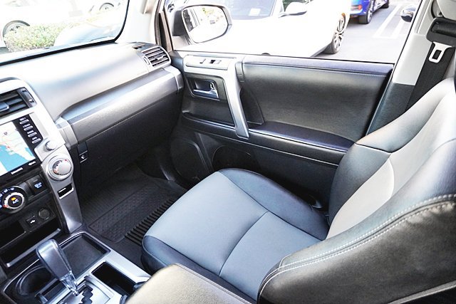 Used 2023 Toyota 4Runner SR5 Premium w/ Moonroof Package RWD image 34