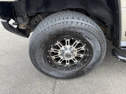 Used 2004 HUMMER H2 AWD/4WD image 9