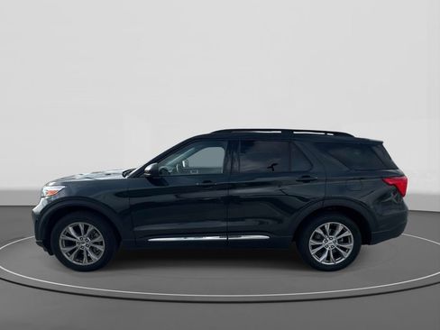 Used 2023 Ford Explorer XLT w/ Equipment Group 202A RWD image 4