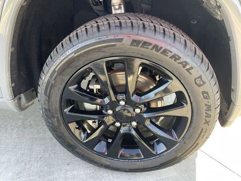 Used 2022 Jeep Grand Cherokee Laredo X image 33