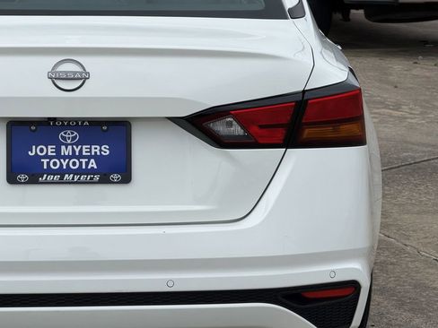 Used 2025 Nissan Altima 2.5 SV FWD image 9