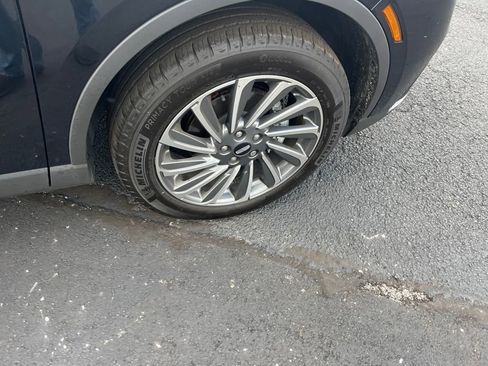 Used 2023 Lincoln Corsair Reserve w/ Equipment Group 201A image 31