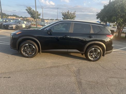 Certified 2024 Nissan Rogue SV w/ SV Premium Package FWD image 8