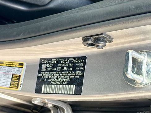 Used 2023 Hyundai Venue SEL image 30