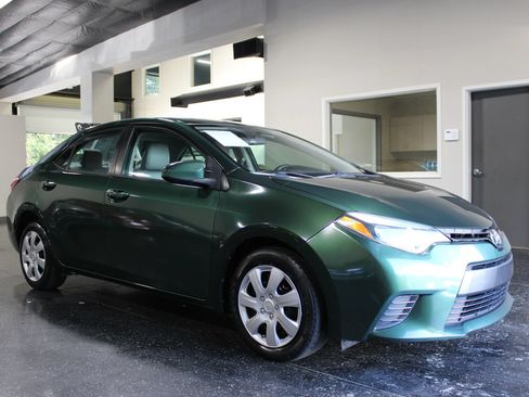 Used 2016 Toyota Corolla LE FWD image 1