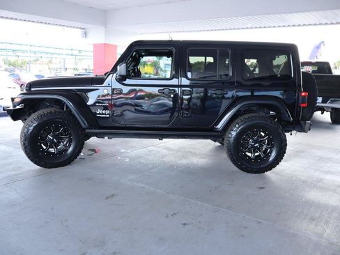 Used 2019 Jeep Wrangler Unlimited Sahara AWD/4WD image 10
