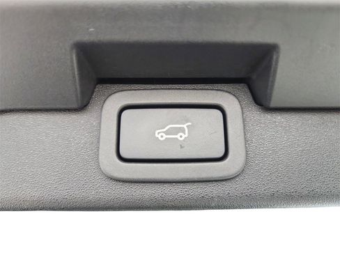 Used 2020 Land Rover Discovery HSE image 31