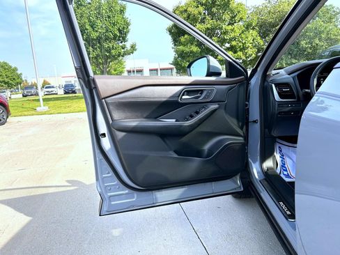 Used 2023 Nissan Rogue Platinum w/ Platinum Premium Package AWD/4WD image 9