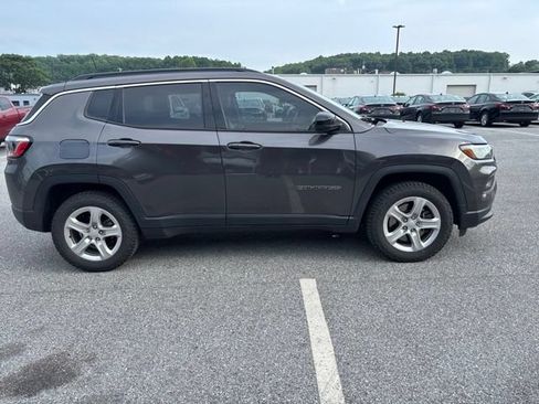 Used 2023 Jeep Compass Latitude w/ Convenience Group AWD/4WD image 4