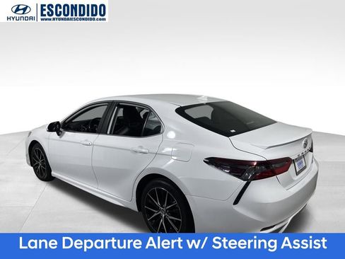 Used 2023 Toyota Camry SE image 4