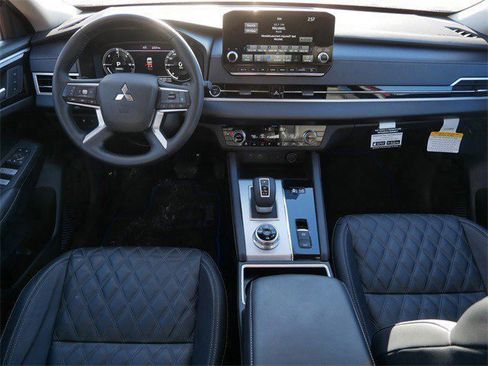 Used 2025 Mitsubishi Outlander SEL image 11