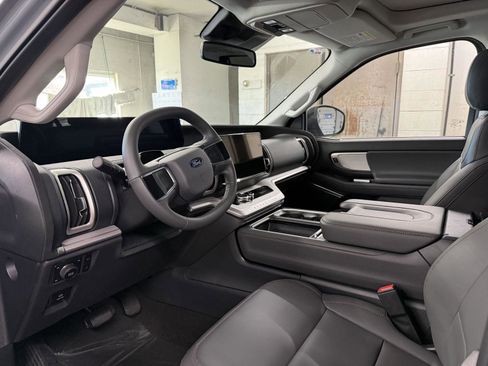 New 2025 Ford Expedition Active image 12