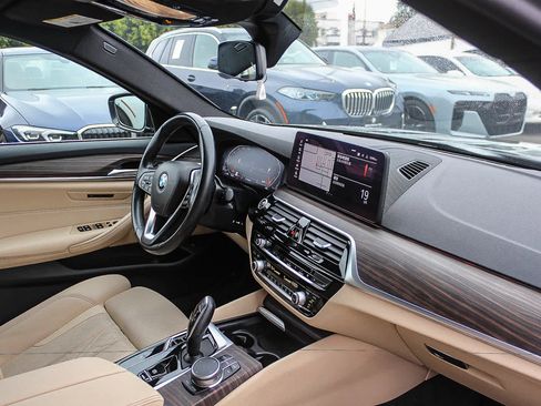 Used 2021 BMW 530i w/ Convenience Package RWD image 15