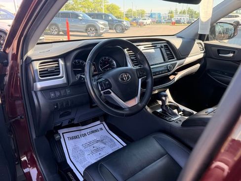 Used 2019 Toyota Highlander XLE AWD/4WD image 5