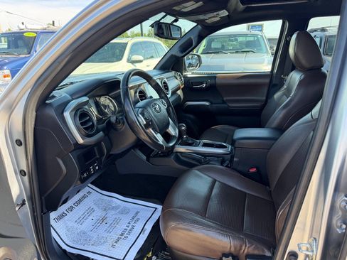 Used 2017 Toyota Tacoma Limited w/ Tow Package AWD/4WD image 9