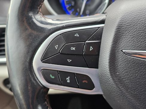 Used 2019 Chrysler Pacifica Touring-L FWD image 31