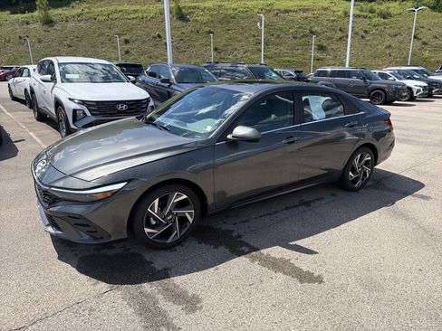 Used 2024 Hyundai Elantra SEL w/ Convenience Package FWD image 14