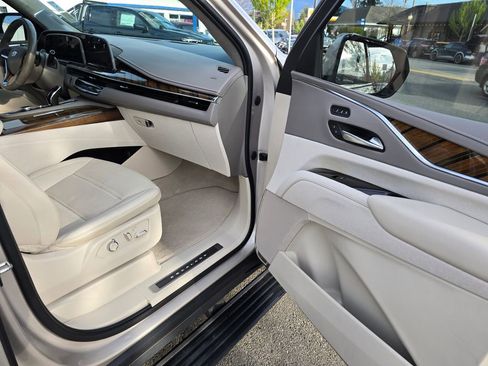Used 2023 Cadillac Escalade Premium Luxury Platinum w/ LPO, Radiant Package AWD/4WD image 12