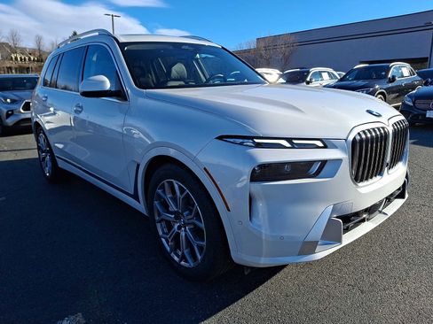 Used 2023 BMW X7 xDrive40i w/ Premium Package image 3
