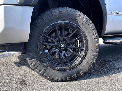 Used 2021 Nissan Titan SL w/ Moonroof Package image 4