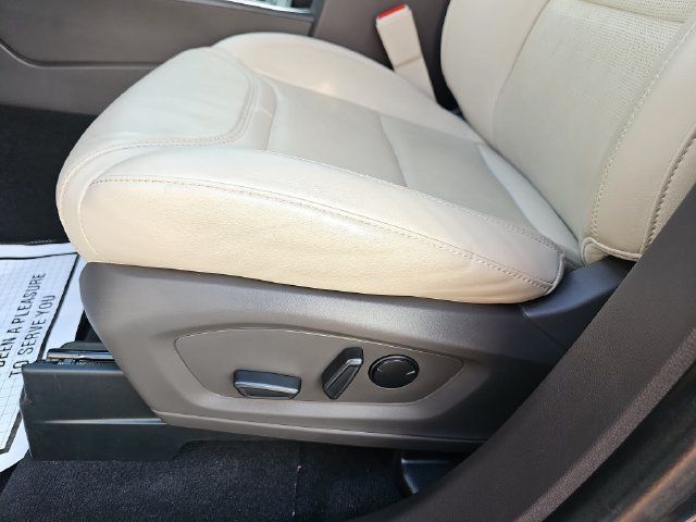 Used 2024 Ford Explorer Platinum w/ Technology Package AWD/4WD image 18