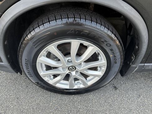 Used 2020 Nissan Rogue S w/ Special Edition Package FWD image 11