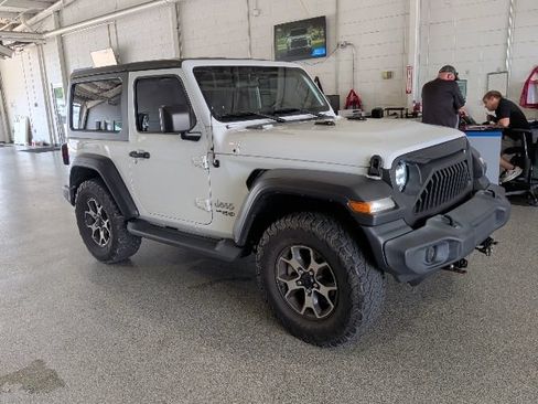 Used 2020 Jeep Wrangler Sport AWD/4WD image 2