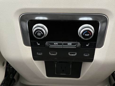 Used 2021 GMC Yukon XL Denali w/ Denali Premium Package image 27