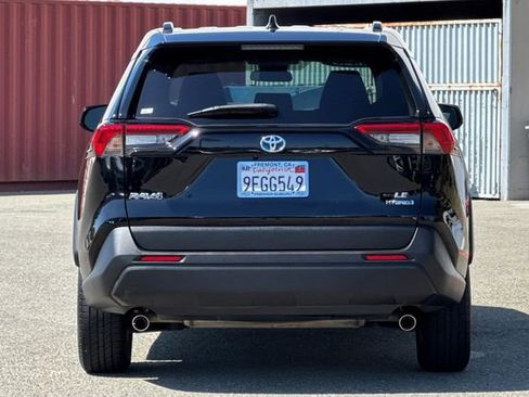 Used 2023 Toyota RAV4 LE AWD/4WD image 5
