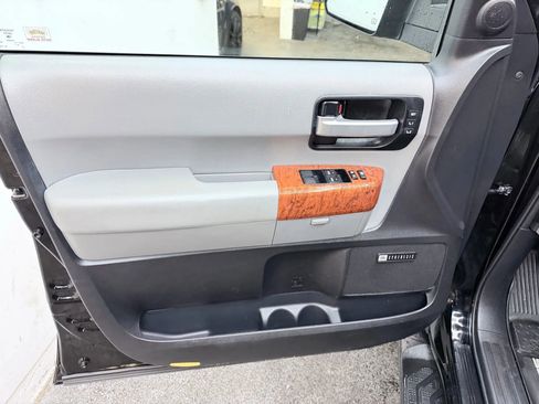 Used 2018 Toyota Sequoia Platinum image 16