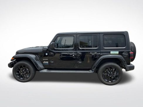 Used 2022 Jeep Wrangler Unlimited Sahara w/ Cold Weather Group AWD/4WD image 10