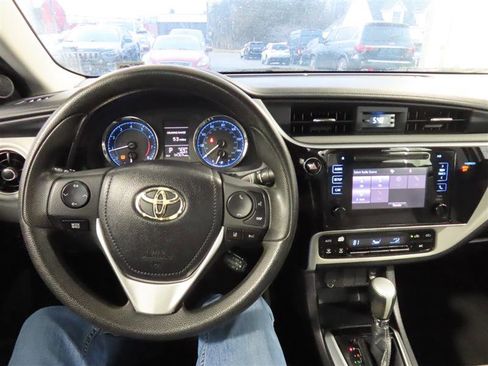 Used 2019 Toyota Corolla LE image 18