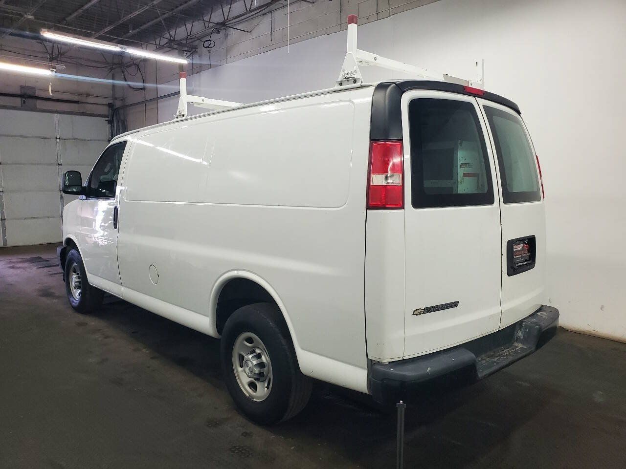 Used 2017 Chevrolet Express 2500 RWD image 5