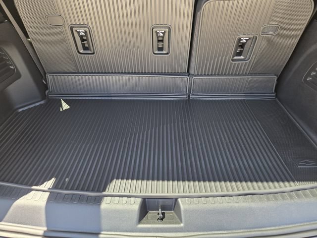 New 2026 Chevrolet Traverse RS w/ LPO, Floor Liner Package FWD image 25