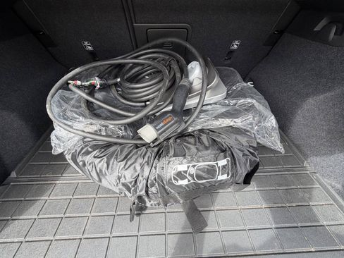 Used 2021 Volvo XC40 P8 Recharge w/ Advanced Package AWD/4WD image 27