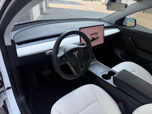 Used 2022 Tesla Model Y Long Range AWD/4WD image 26