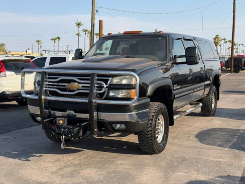 Used 2006 Chevrolet Silverado 2500 LT w/ Heavy-Duty Power Package AWD/4WD image 1