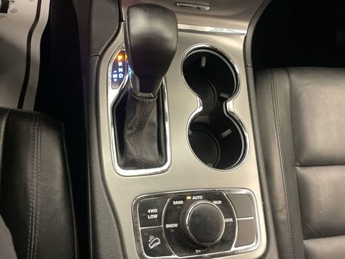 Used 2020 Jeep Grand Cherokee Limited w/ Premium Lighting Group AWD/4WD image 10