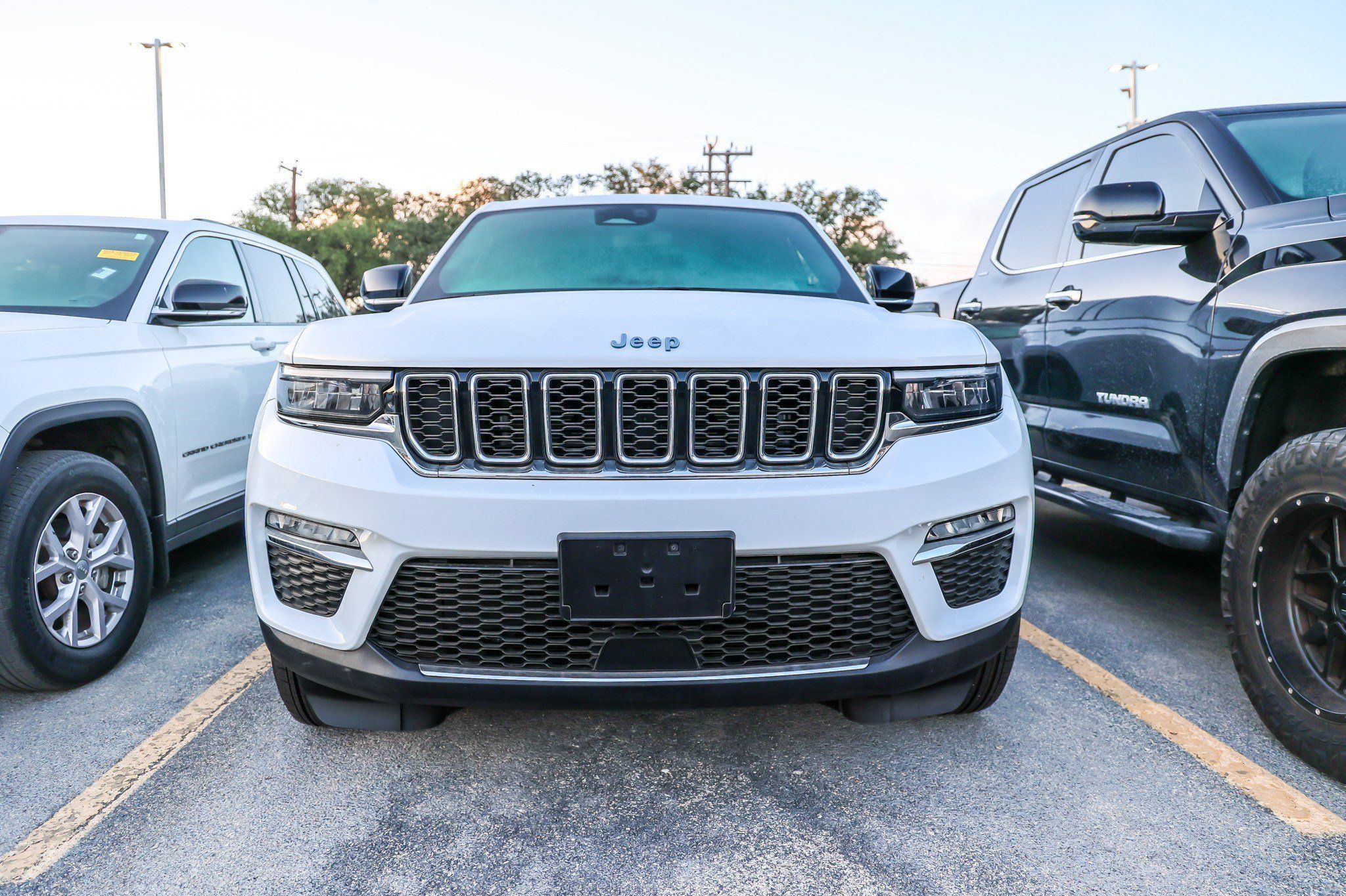 Used 2024 Jeep Grand Cherokee Limited 4xe AWD/4WD image 4