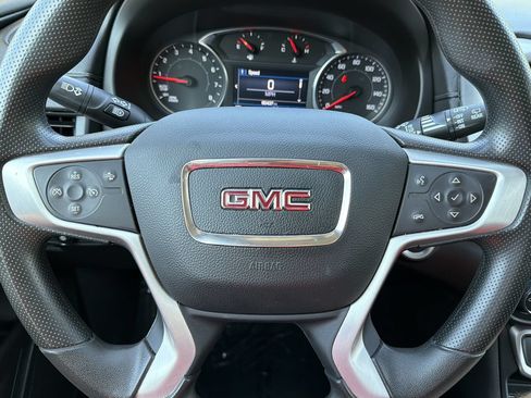 Used 2024 GMC Terrain SLE FWD image 10