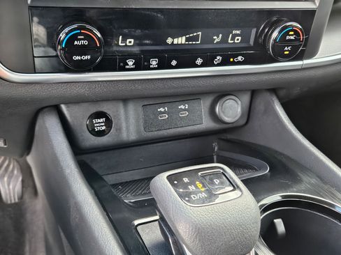 Used 2024 Nissan Rogue SV image 26