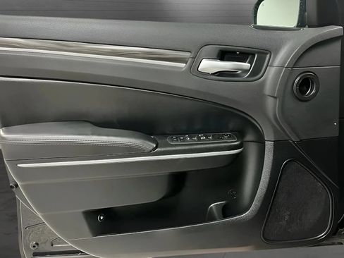Used 2022 Chrysler 300 Touring w/ Sport Appearance Package RWD image 11