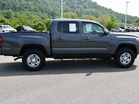Used 2022 Toyota Tacoma SR image 9