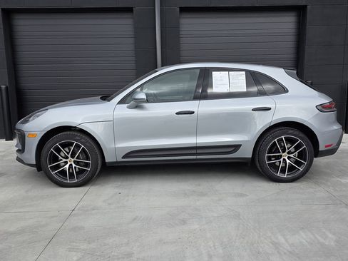 Used 2025 Porsche Macan image 2