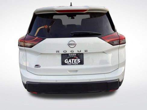 Used 2024 Nissan Rogue S FWD image 10