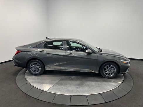 Certified 2025 Hyundai Elantra Hybrid FWD image 8