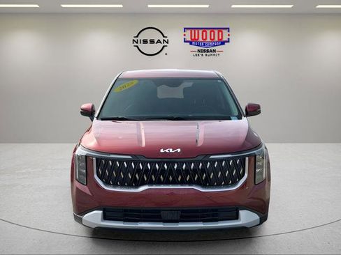 Used 2025 Kia Carnival FWD image 8