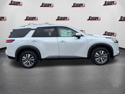New 2025 Nissan Pathfinder SL image 4