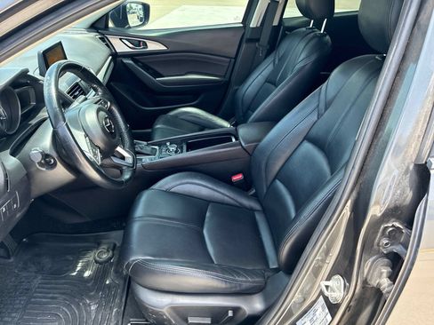 Used 2018 MAZDA MAZDA3 Touring FWD image 11